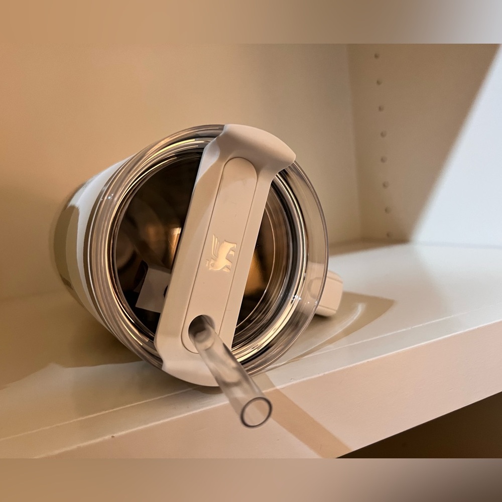 🎉LAST CHANCE🎉Stanley 40 oz. Quencher H2.0 FlowState Tumbler Brilliant White - Picture 9 of 11